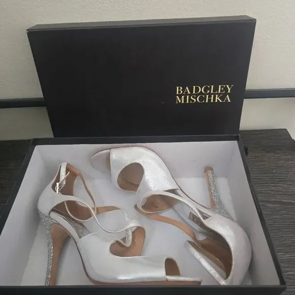 Badgley Mischka Wmn's Laguna Platform Sandals Silver Leather, Worn Once, Sz. 9M - Picture 7 of 9